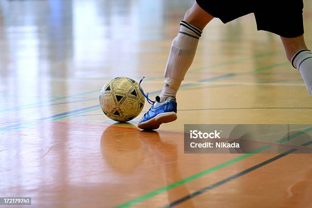 Fútbol Bajo Techo Foto de stock y más banco de imágenes de Fútbol - Fútbol, Interior, Pelota de fútbol