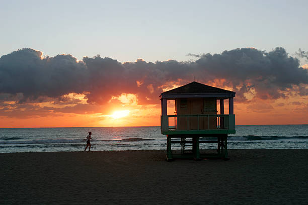 istock Sunrise on South Beach 172179757