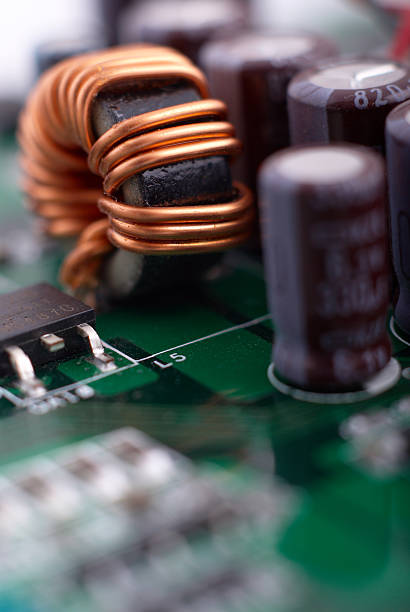 condensadores e indutância - close up small circuit board computer chip imagens e fotografias de stock