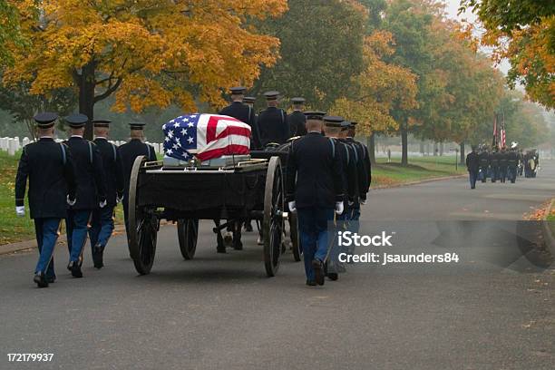 Foto de Militares Funeral e mais fotos de stock de Cemitério Nacional de Arlington - Cemitério Nacional de Arlington, Forças armadas, Morte