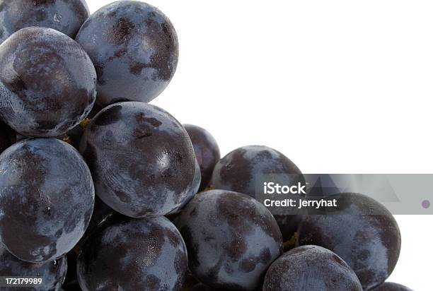 束ブラックのブドウのマクロ - カットアウトのストックフォトや画像を多数ご用意 - カットアウト, ブドウ, ベジタリアン料理