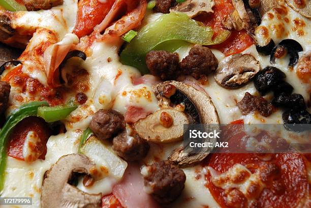 Combo Pizza Primer Plano Foto de stock y más banco de imágenes de Pizza - Pizza, Primer plano, Aceituna