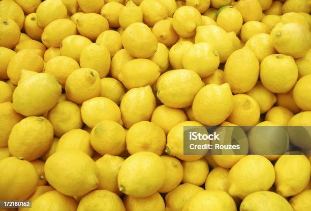 Limones Foto de stock y más banco de imágenes de Alimento - Alimento, Amarillo - Color, Color vibrante