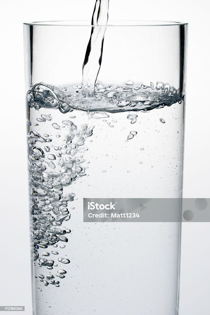 注ぐ水 - グラスのロイヤリティフリーストックフォト