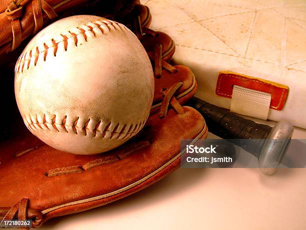 Softbol Essentials - Fotografias de stock e mais imagens de Bola de Softball - Bola de Softball, Softball - Desporto, Universidade