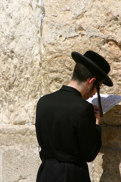 istock Praying at the Wailing Wall 172180272