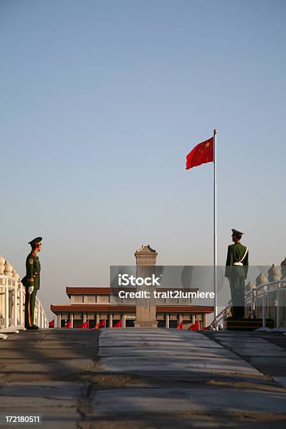 Protecções Na Praça Da Paz Celestial Em Pequim China - Fotografias de stock e mais imagens de Agente de segurança