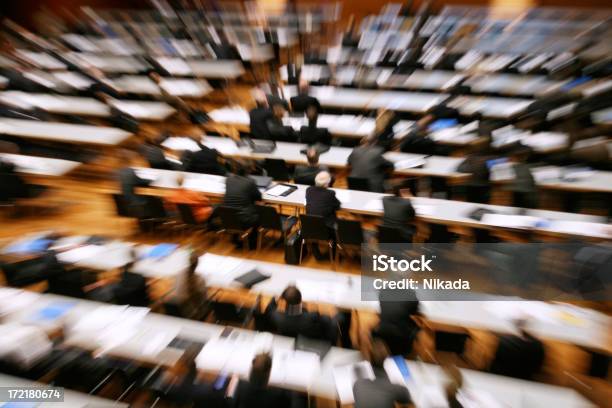 Negócios Pessoasreunião - Fotografias de stock e mais imagens de Apresentação - Discurso - Apresentação - Discurso, Cadeira, Cadeira de Escritório