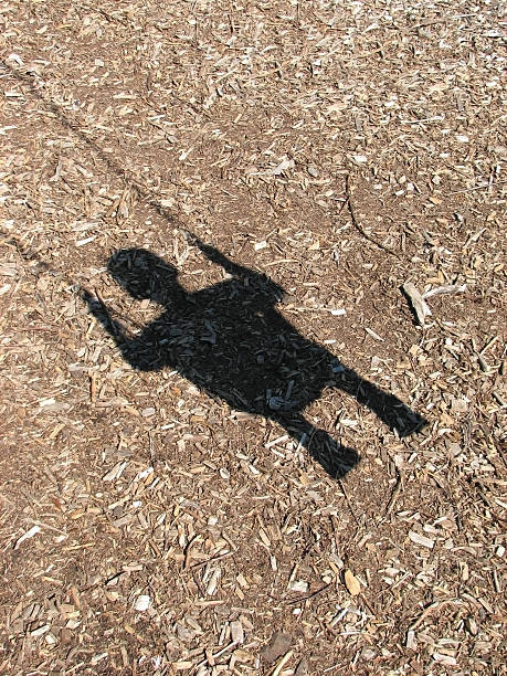 Kind auf Schaukel Shadow – Foto