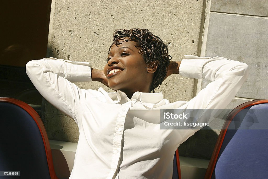 Jovem mulher relaxar - Royalty-free Adulto Foto de stock
