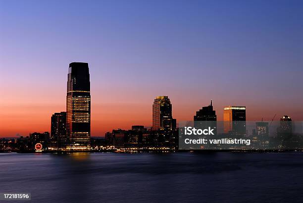 Photo libre de droit de Panorama De Jersey City Au Crépuscule banque d'images et plus d'images libres de droit de Architecture - Architecture, Concepts, Coucher de soleil