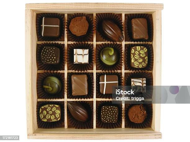 Scatola Di Cioccolatini - Fotografie stock e altre immagini di Cioccolato - Cioccolato, Scatola, Scontornabile