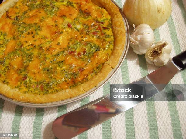 Broccoli Tortino Di Cheddar - Fotografie stock e altre immagini di Aglio - Alliacee - Aglio - Alliacee, Alimentazione non salutare, Alimentazione sana