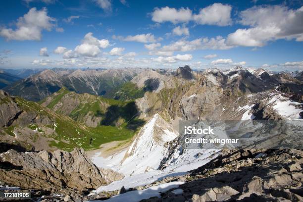 Céu De Alpine - Fotografias de stock e mais imagens de Aberto - Aberto, Alpes Europeus, Aventura