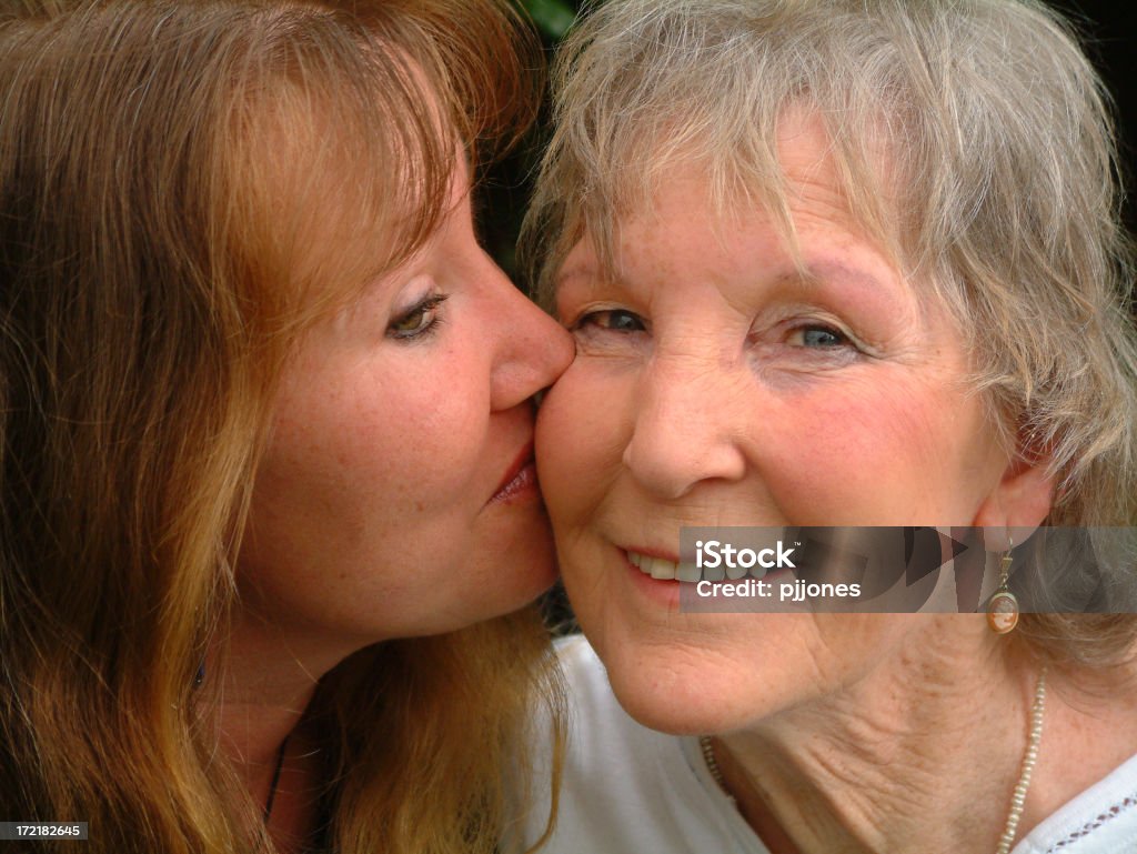 kiss - Стоковые фото Активный пенсионер роялти-фри