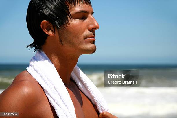 Foto de Relaxe Na Praia e mais fotos de stock de 20 Anos - 20 Anos, Adulto, Articulação humana