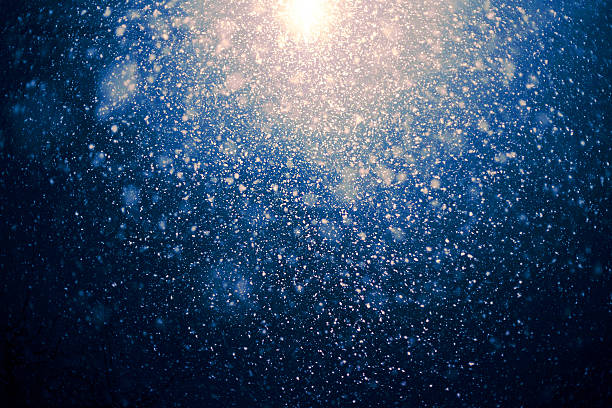 метель - snowing snow snowflake night стоковые фото и изображения