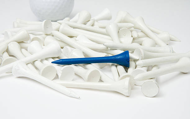 golf tees - tee golf wood heap zdjęcia i obrazy z banku zdjęć