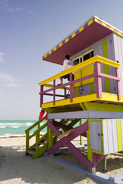 salva-vidas estação, south beach - tower florida protection travel - fotografias e filmes do acervo