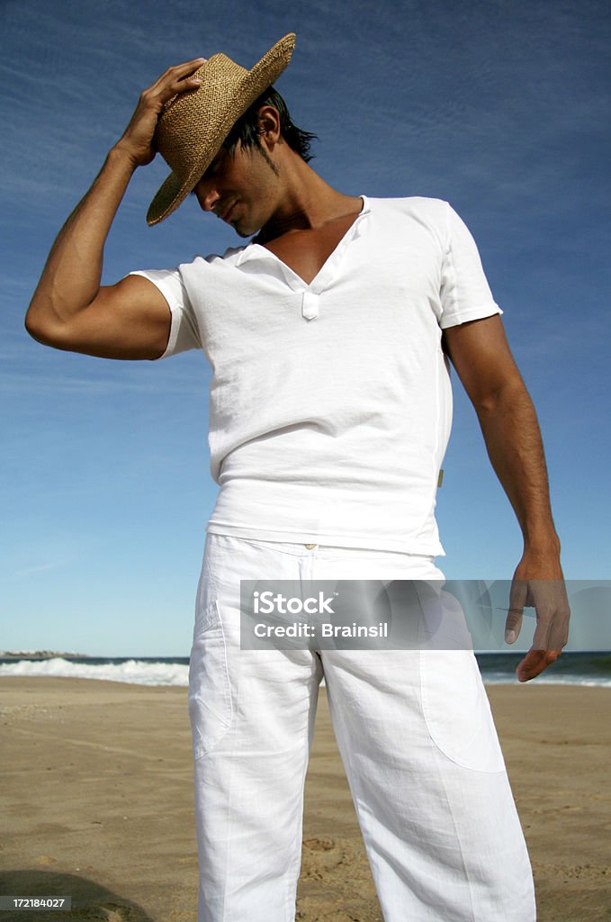 Homem na praia - Foto de stock de Chapéu de Panamá royalty-free