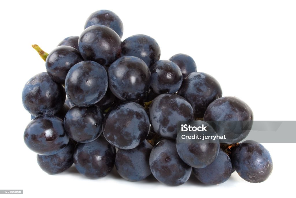 Pęk czarnych winogron nioski - Zbiór zdjęć royalty-free (Czerwone winogrono)