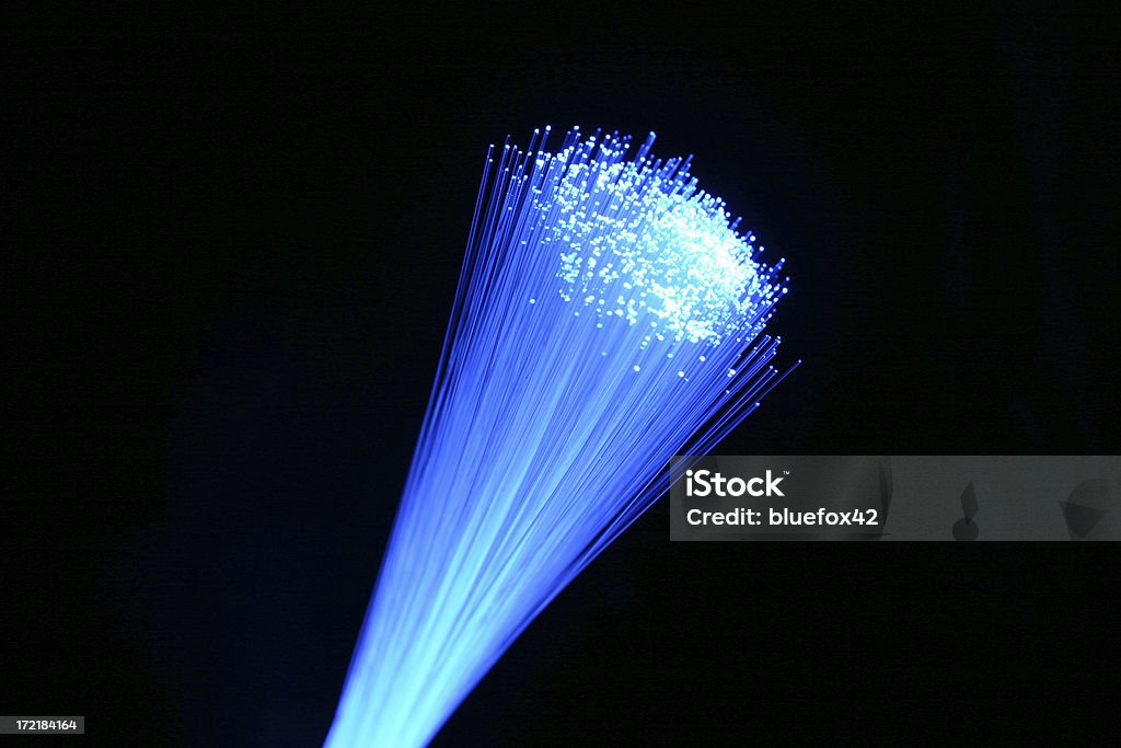 Облегающий волоконно-оптических кабелей - Стоковые фото Анализировать роялти-фри
