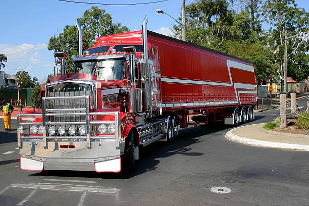 big red de torre de perforación - teamsters fotografías e imágenes de stock