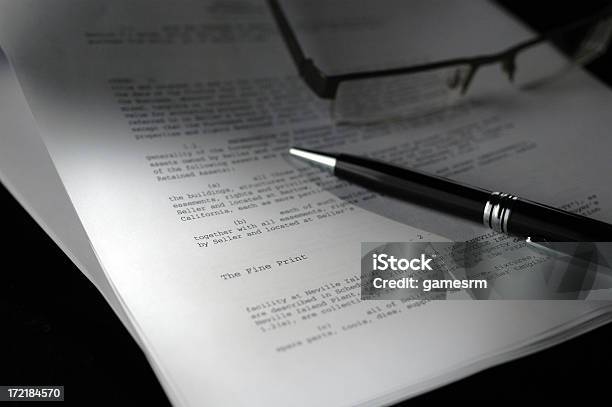 印刷 - 契約のストックフォトや画像を多数ご用意 - 契約, 黒背景, 細かい文字