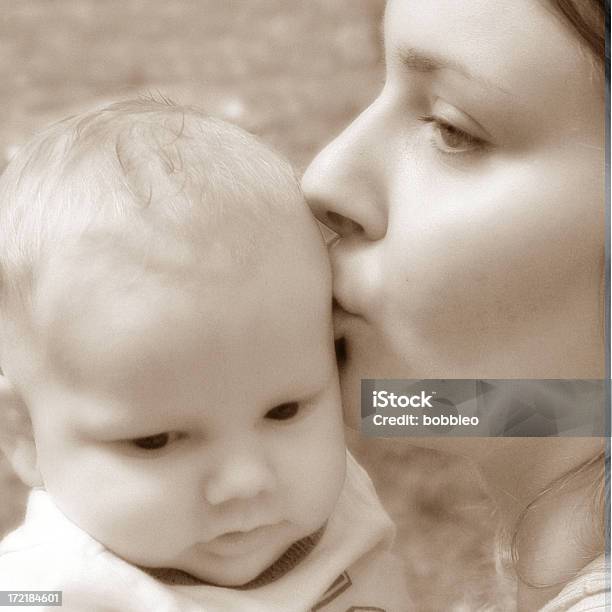 Bebé De La Maternidad 1 Foto de stock y más banco de imágenes de Familia - Familia, Sepia - Imagen virada, Adolescente