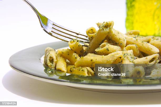 Pesto Pasta Foto de stock y más banco de imágenes de Aceite de oliva - Aceite de oliva, Aceite para cocinar, Albahaca