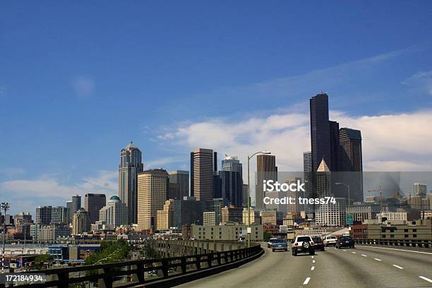 Condução Em Seattle - Fotografias de stock e mais imagens de Ao Ar Livre - Ao Ar Livre, Arquitetura, Arranha-céu