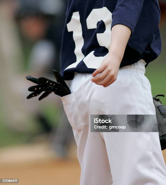 Foto de Equipamento Luva De Beisebol e mais fotos de stock de 6-7 Anos - 6-7 Anos, Adolescência, Beisebol