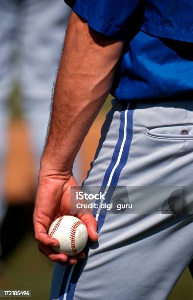 Jugador De Béisbol Foto de stock y más banco de imágenes de Béisbol - Béisbol, Pelota de béisbol, Azul