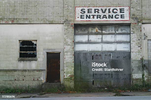 Ingresso Di Servizio - Fotografie stock e altre immagini di Abbandonato - Abbandonato, Affari, Architettura