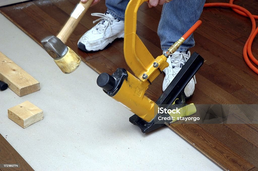 Parquet en bois dur de l'Installation - Photo de Installer libre de droits