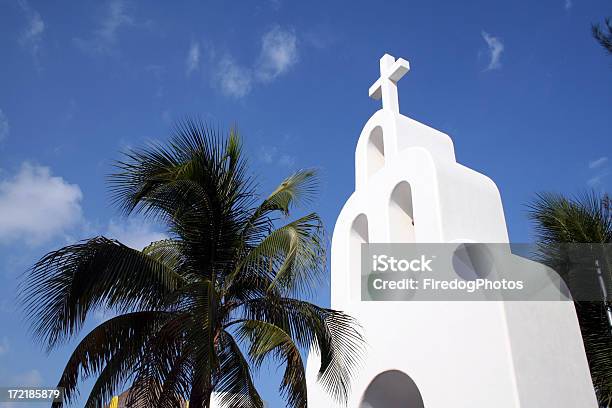 Chiesa Tropicale - Fotografie stock e altre immagini di Chiesa - Chiesa, Playa del Carmen, Albero