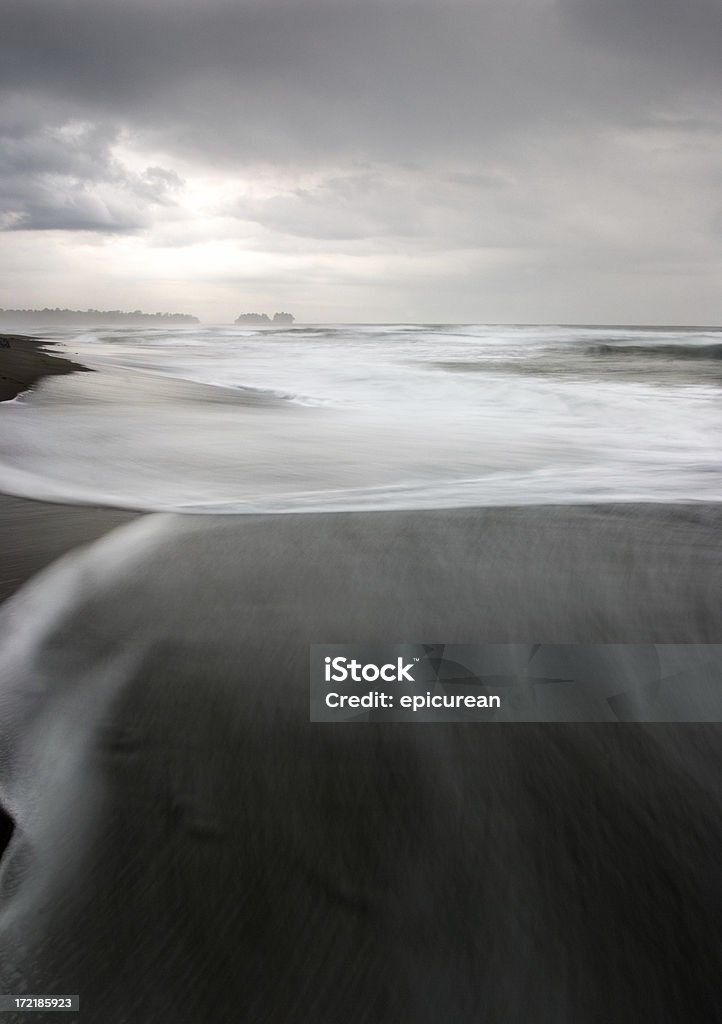 Playa de arena negra - Foto de stock de Agua libre de derechos