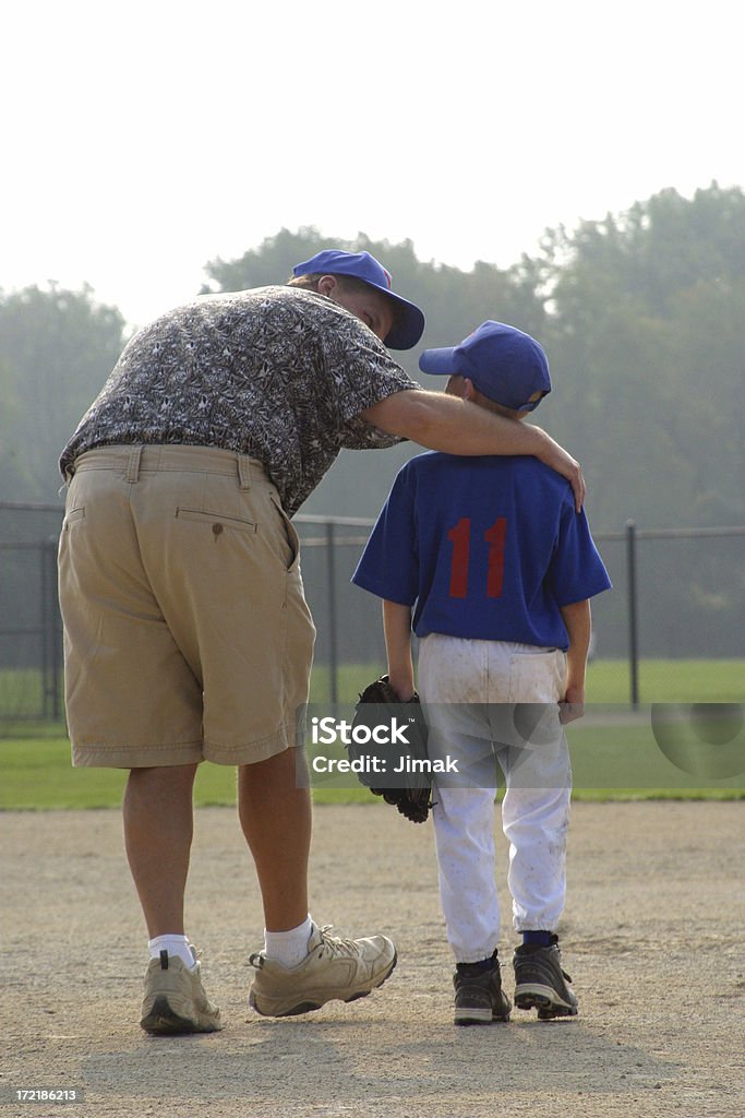 Baseball ragazzo e padre/pullman 2 - Foto stock royalty-free di Berretto da baseball