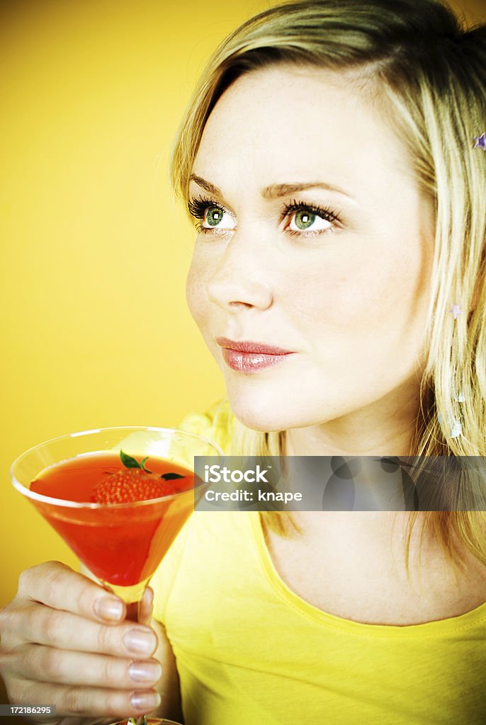 Il momento del Cocktail - Foto stock royalty-free di Bere