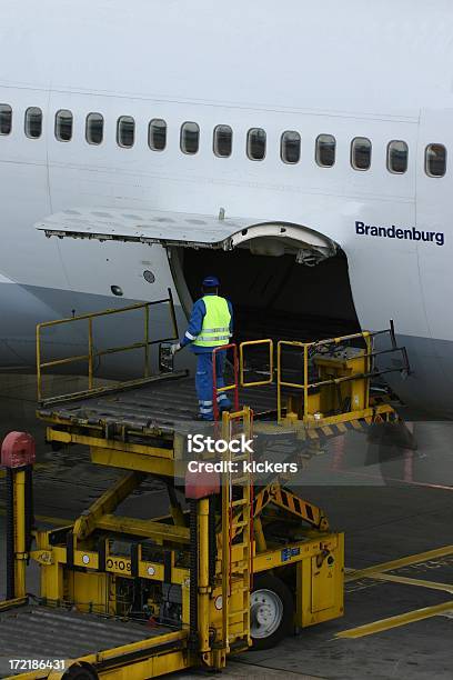 Загрузке Боинг 747 — стоковые фотографии и другие картинки Авиакосмическая промышленность - Авиакосмическая промышленность, Аэродром, Аэропорт