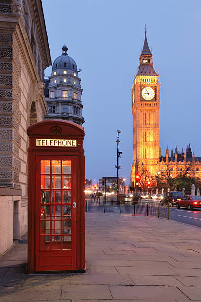 cartolina di londra - telephone booth telephone london england red foto e immagini stock