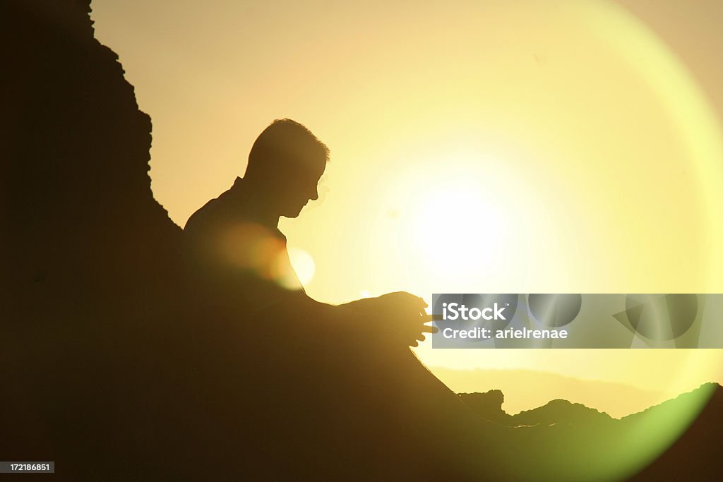 Silueta en la puesta de sol - Foto de stock de Adulto libre de derechos