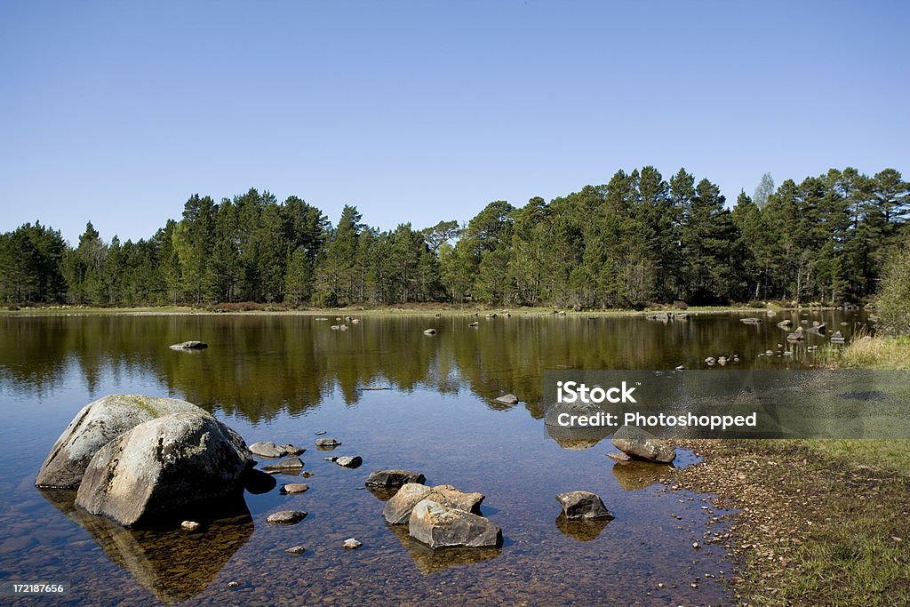 Loch Morlich - Foto de stock de Azul royalty-free