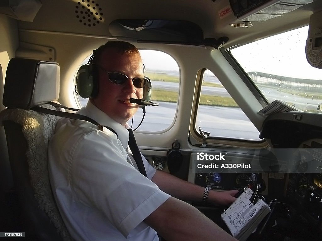コックピットのパイロット - イルミネーションのロイヤリティフリーストックフォト
