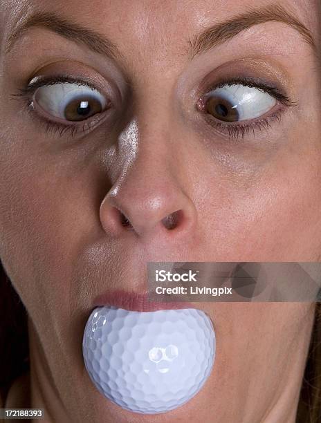 Photo libre de droit de Balle De Golf Avec Fond De La Bouche De Femme Aux Yeux banque d'images et plus d'images libres de droit de Balle de golf