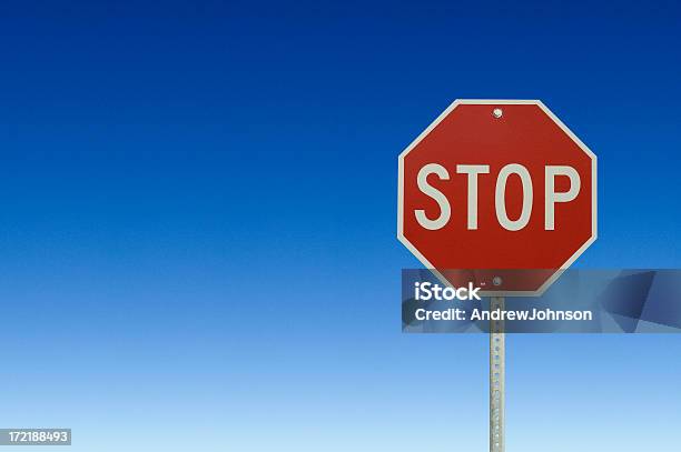 Stopschild Stockfoto und mehr Bilder von Stoppschild - Stoppschild, Stop - Einzelwort, Schild