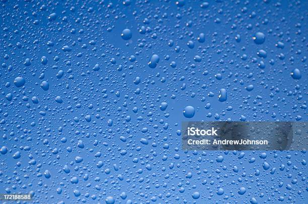 Gotas De Agua Foto de stock y más banco de imágenes de Agua - Agua, Azul, Colgar