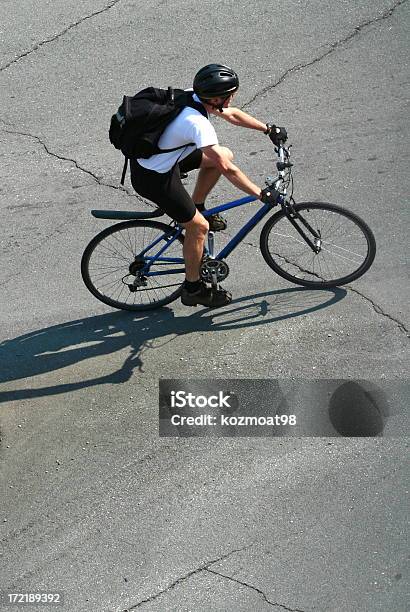 Город Велосипедистом — стоковые фотографии и другие картинки Активный образ жизни - Активный образ жизни, Асфальт, Большой город