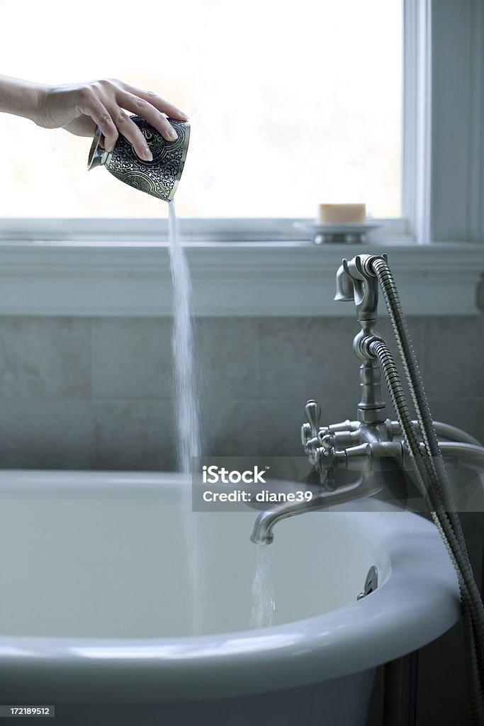 Badesalze - Lizenzfrei Badewanne Stock-Foto