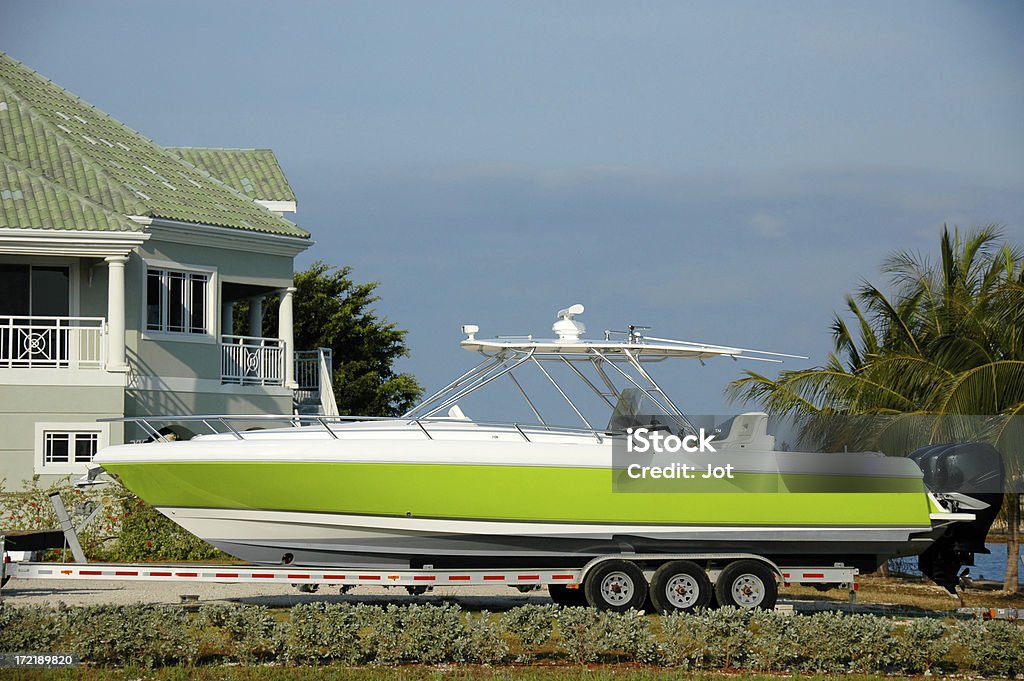 Bateau vertes II - Photo de Bateau à moteur libre de droits